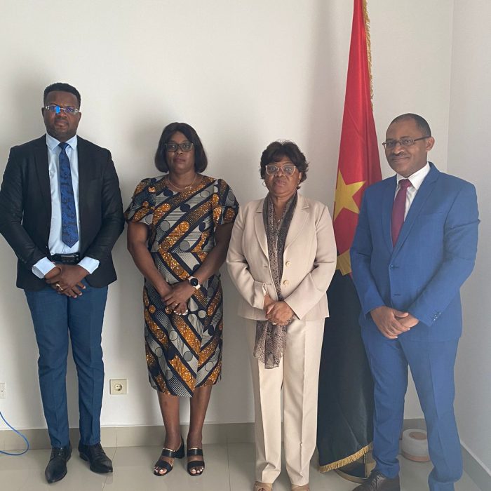 ENCONTRO ENTRE O CONSELHO DE ADMINISTRAÇÃO DA ANAGERO E A EMBAIXADORA DE ANGOLA NA REPÚBLICA DA NAMÍBIA