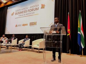 Read more about the article Sessão De Abertura Ao Fórum de Negócios com a Sua Excelência Ministro do Turismo Márcio de Jesus Lopes Daniel